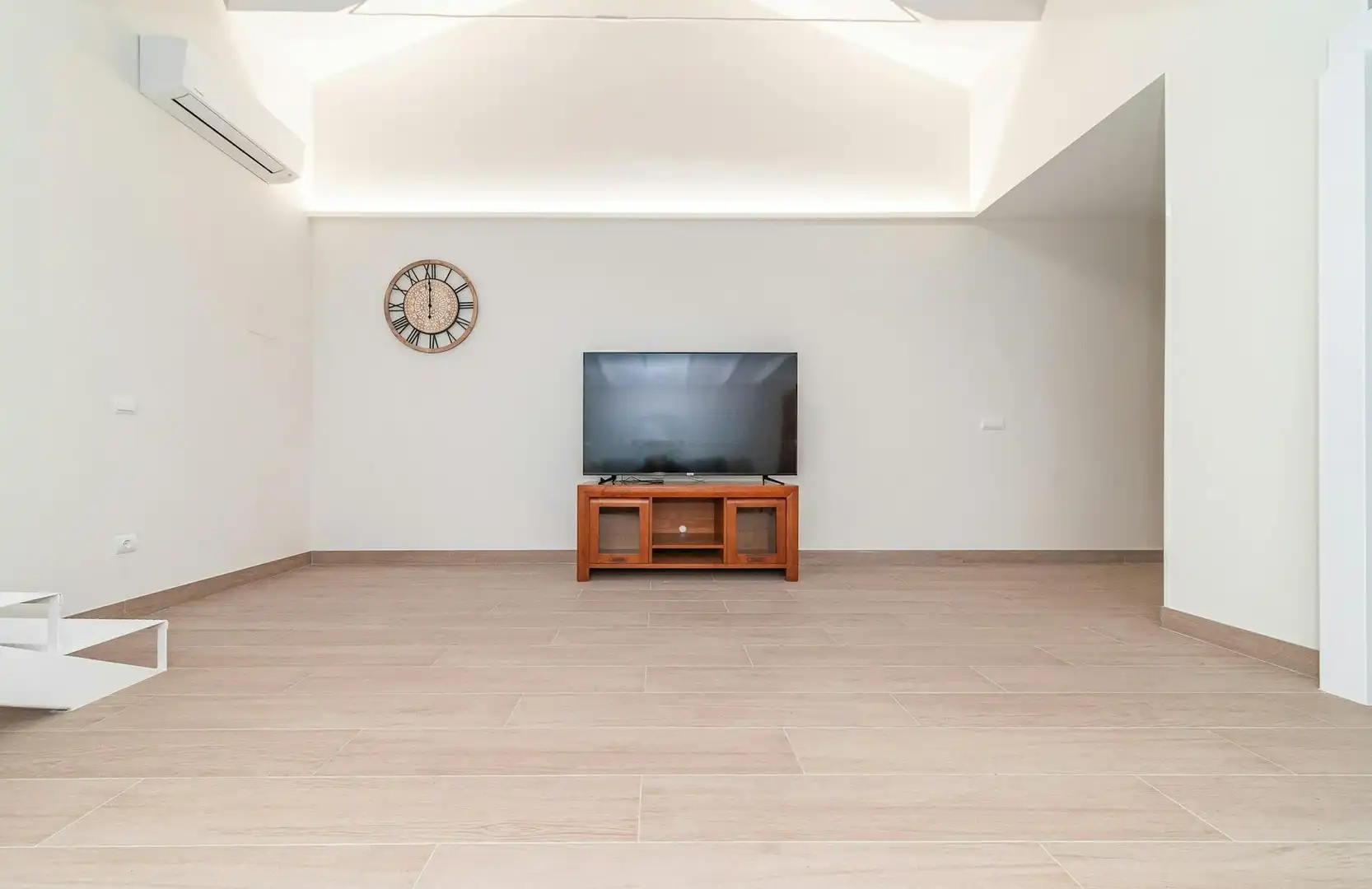 Flat for rent in Madrid  with Air Conditioner, Heating and Furnished