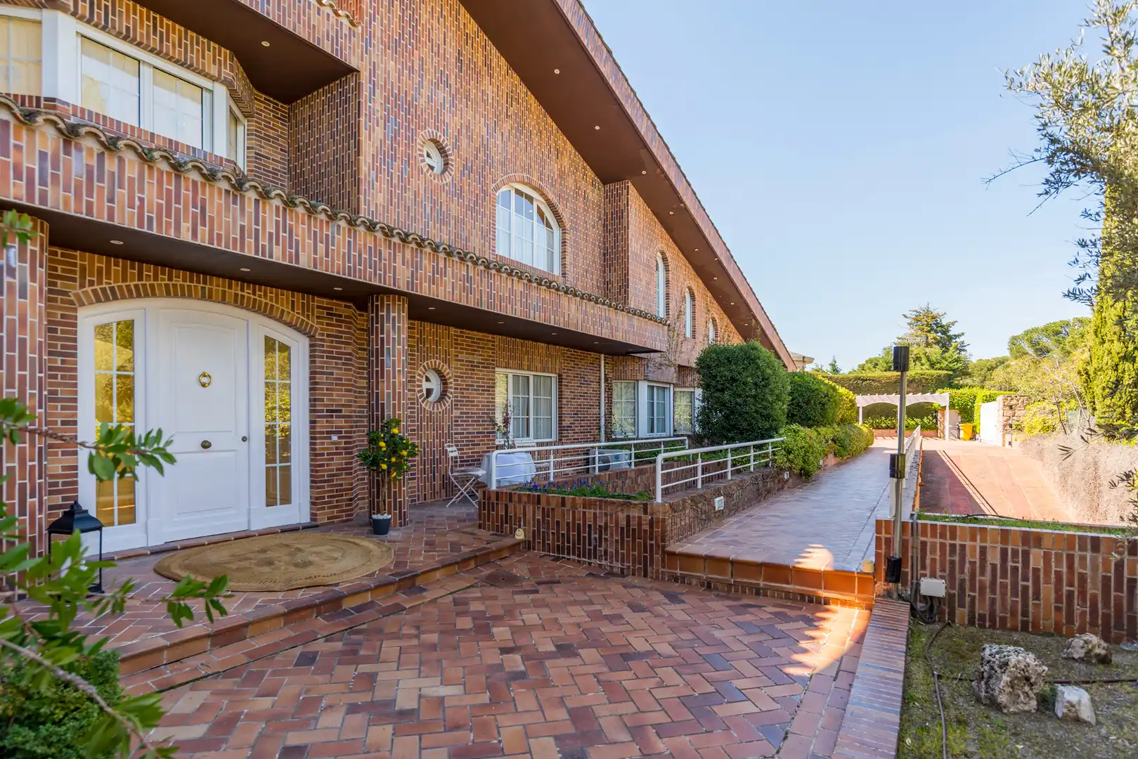 Vista exterior de Casa o chalet en venta en Pozuelo de Alarcón con Aire acondicionado, Calefacción y Jardín privado