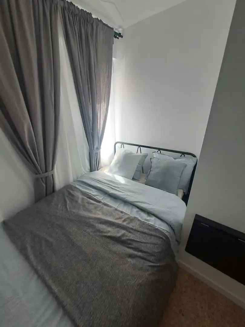 Schlafzimmer von Wohnung zur untervermieten in  Valencia Capital mit Möbliert und Waschmaschine