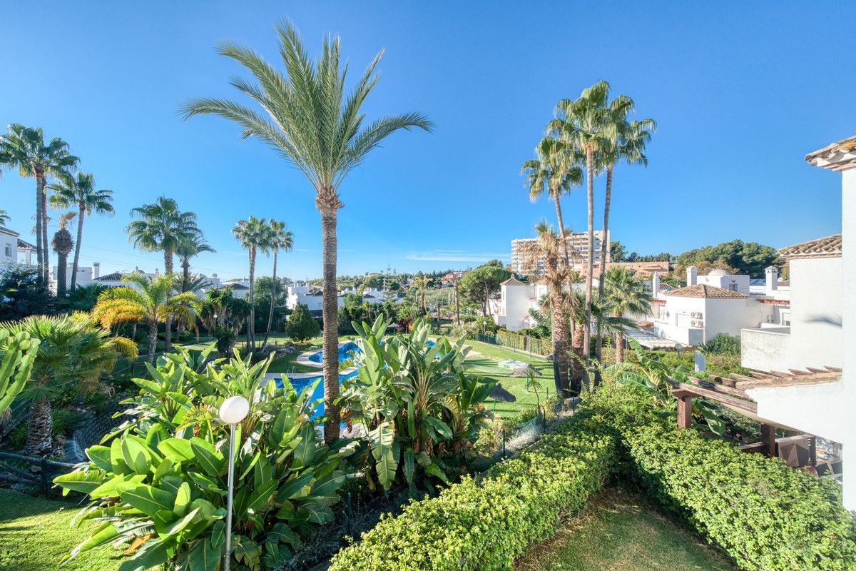 Garden of Single-family semi-detached for sale in Estepona  with Air Conditioner, Private garden and Terrace