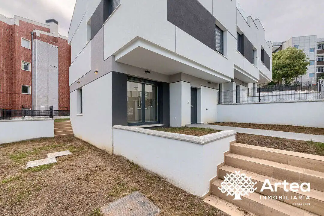 Detached house with terrace for sale in Julian Garaizar Kalea, imagen 7
