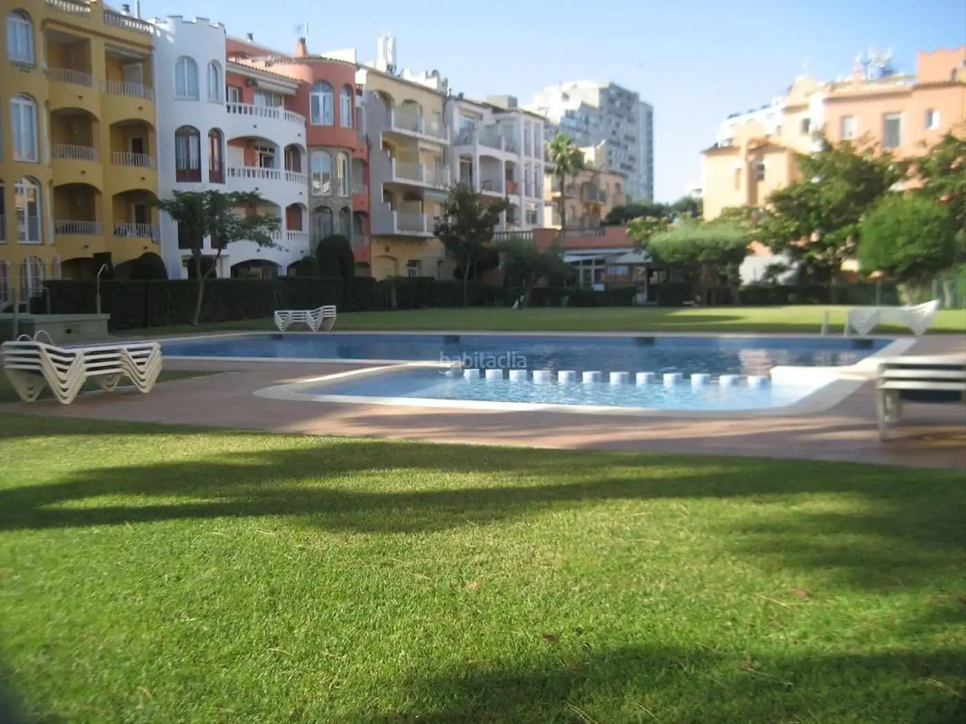 Pis amb piscina en venda a Ponent 13