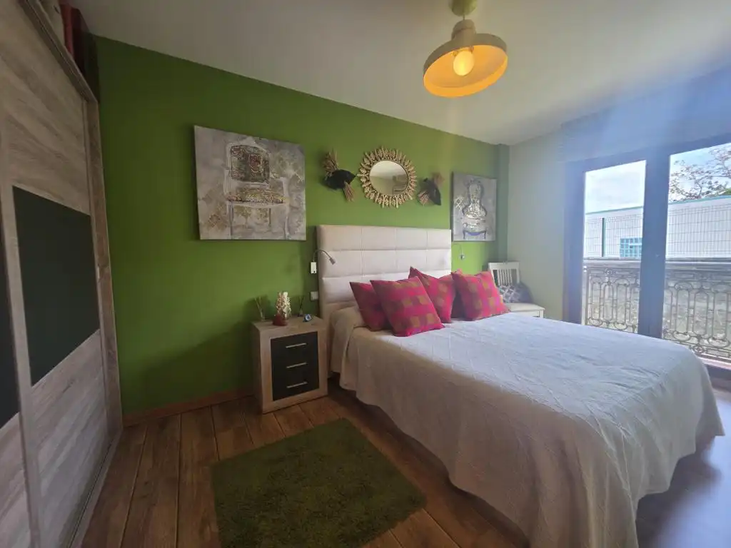 Dormitori de Apartament en venda en Boiro amb Calefacció, Parquet i Traster