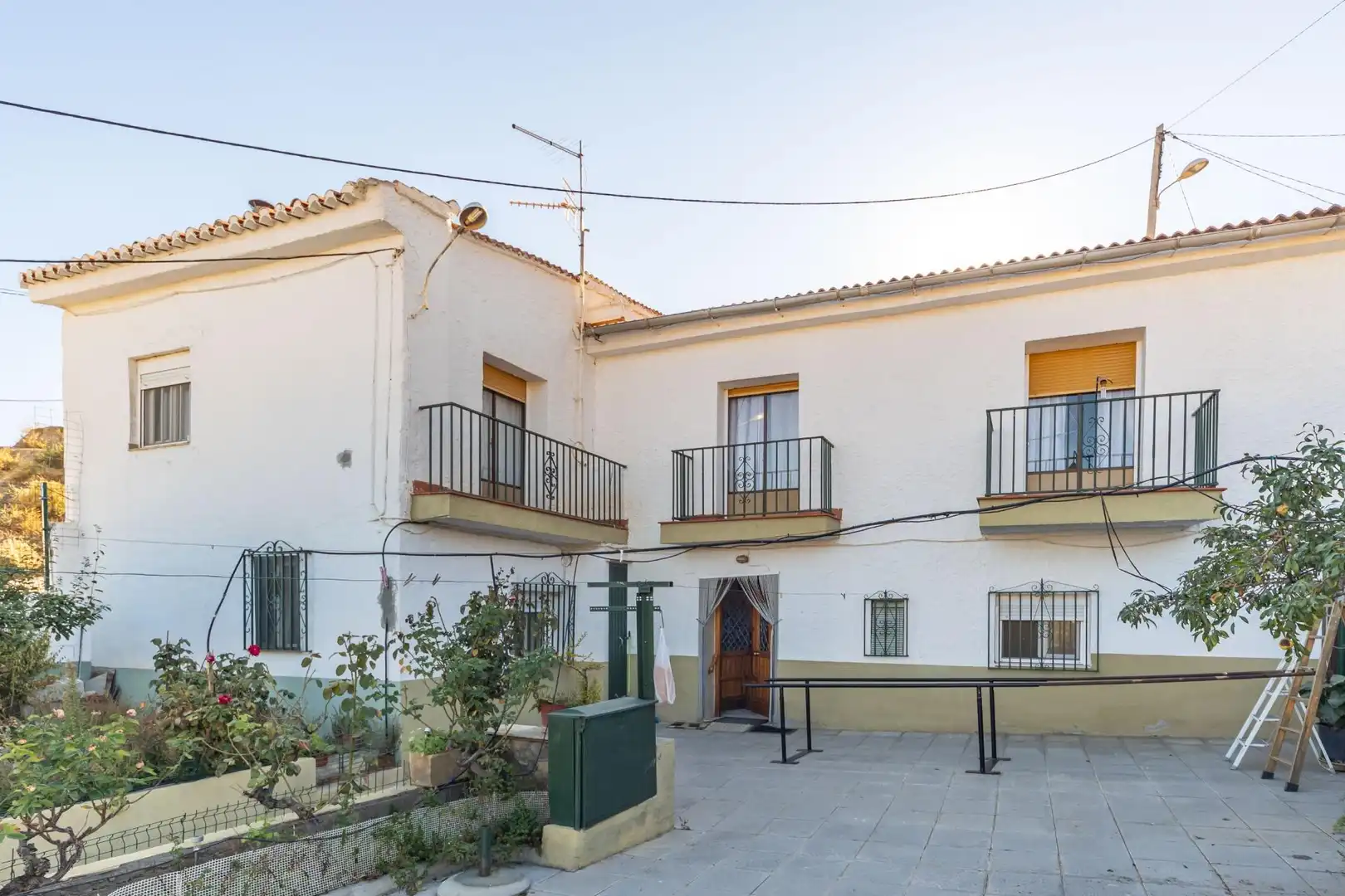 Vista exterior de Finca rústica en venda en Guadix amb Calefacció, Jardí privat i Traster