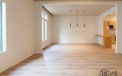 Flat for sale in  Barcelona Capital  with Air Conditioner, Heating and Balcony