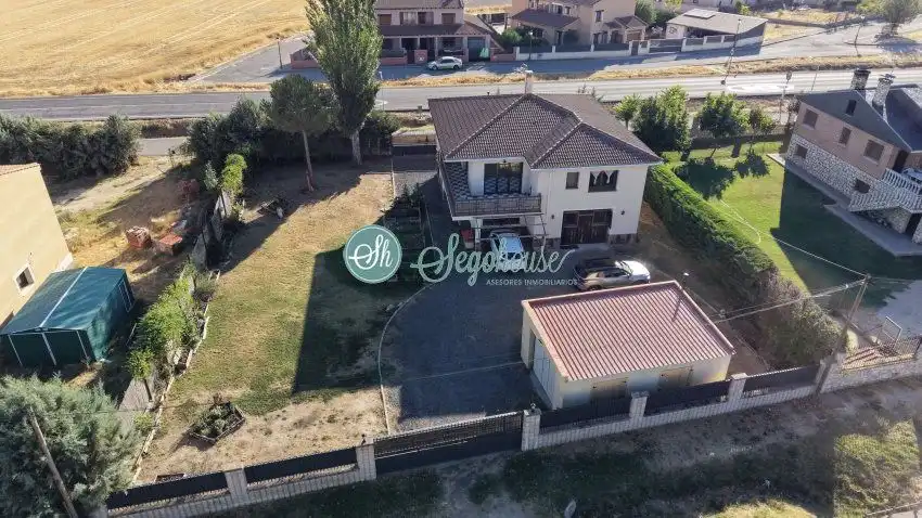 Villa zum Verkauf in Santa María la Real de Nieva