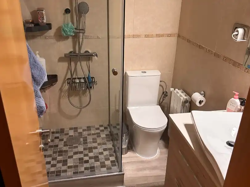 Badezimmer von Wohnung zum Verkauf in Terrassa mit Klimaanlage und Balkon