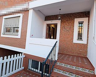 Exterior view of Single-family semi-detached for sale in Alcalá de Guadaira  with Air Conditioner, Heating and Terrace