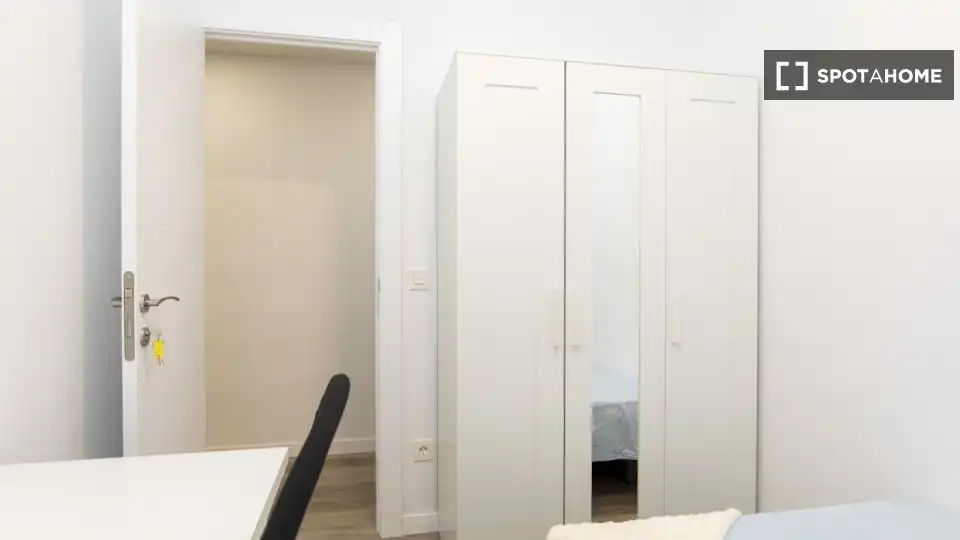 Dormitori de Pis de lloguer en Zaragoza amb Aire condicionat, Calefacció i Moblat