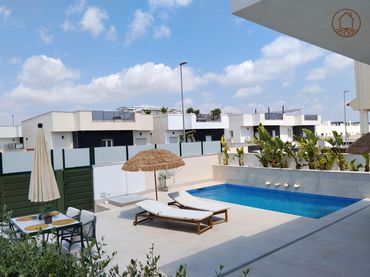 Villa avec piscine à vendre à Calle Calle Manuel de Falla 48