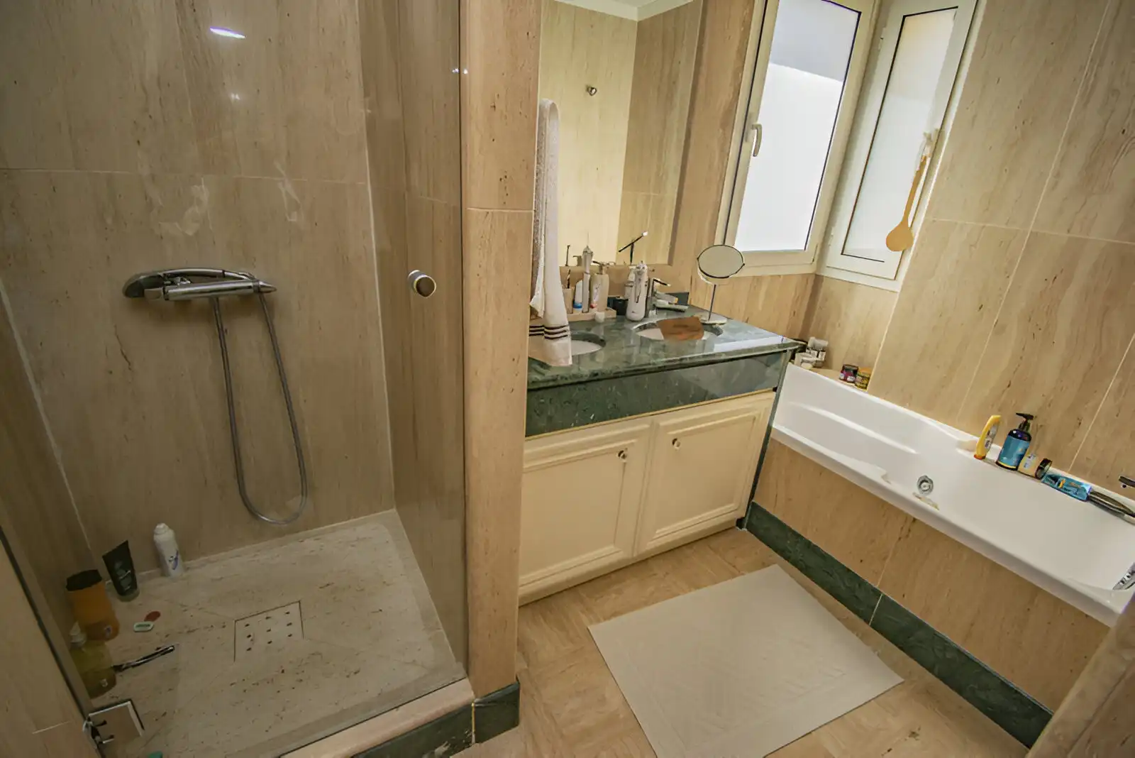 Bathroom of Attic for sale in Marbella  with Air Conditioner, Terrace and Swimming Pool