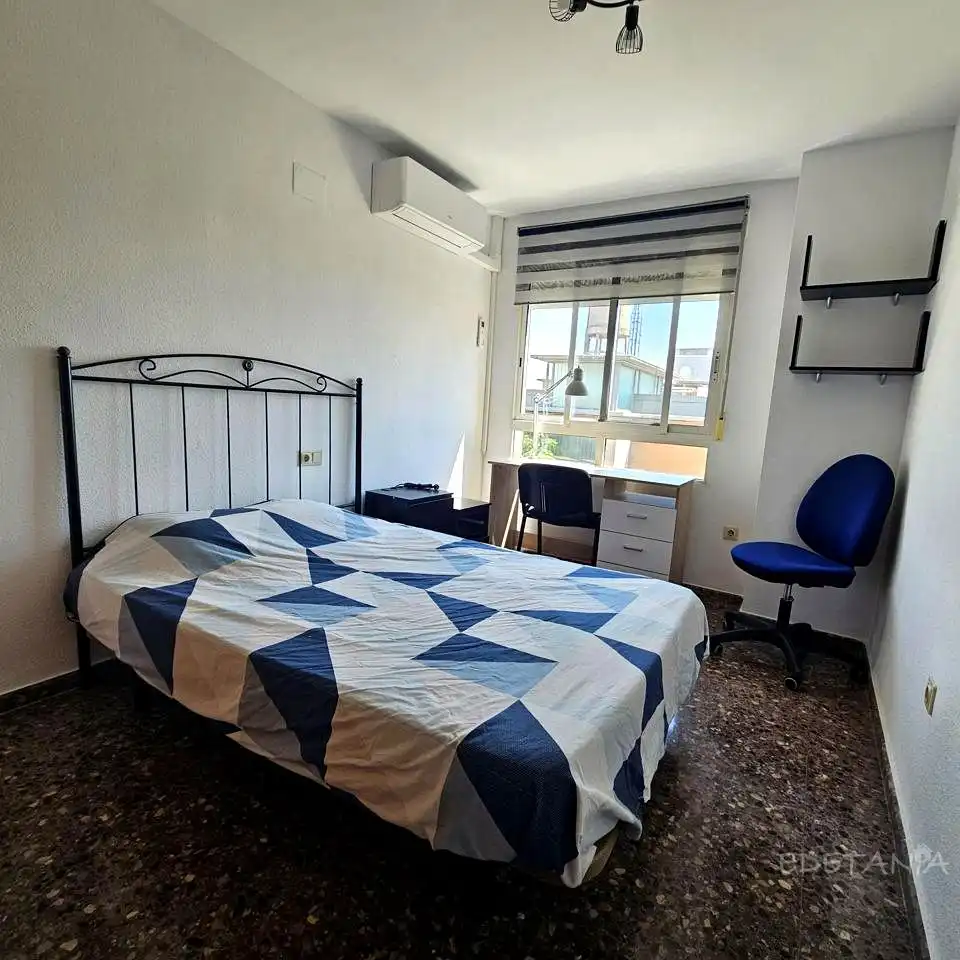 Habitación de Piso de alquiler en Alfara del Patriarca con Aire acondicionado, Amueblado y Balcón