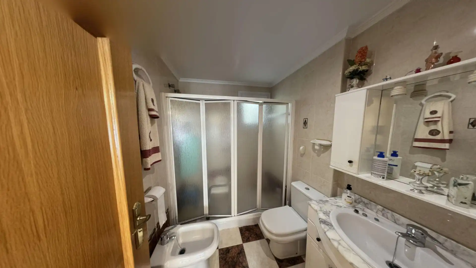 Bathroom of Flat for sale in Utiel  with Heating, Furnished and Washing machine