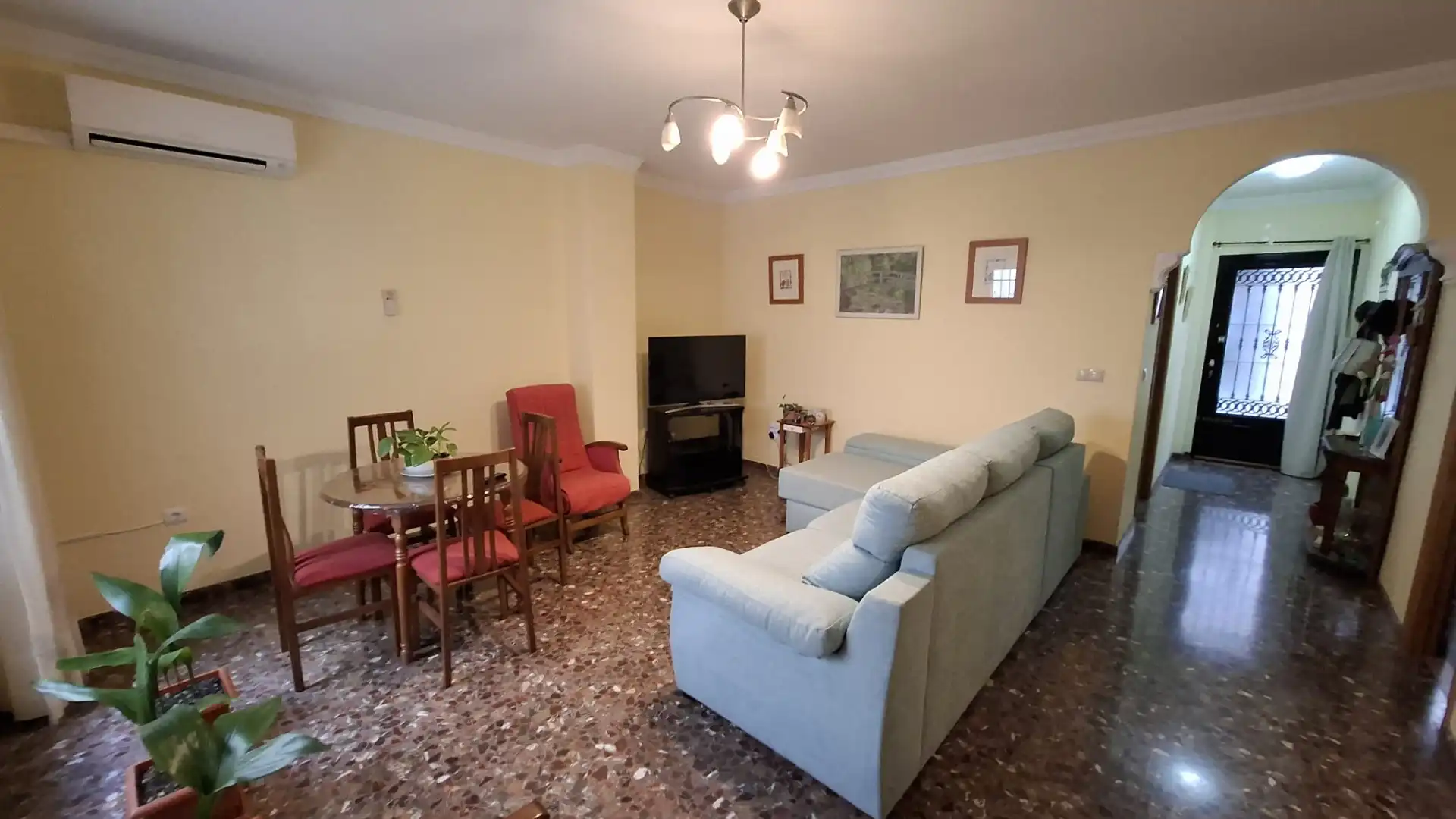Sala d'estar de Casa o xalet en venda en Motril amb Aire condicionat, Terrassa i Traster