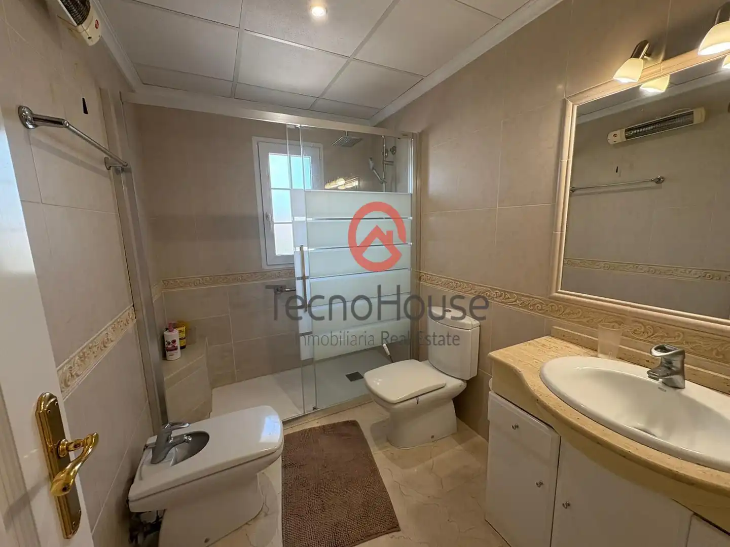 Bany de Apartament en venda en Orihuela amb Aire condicionat, Jardí privat i Terrassa