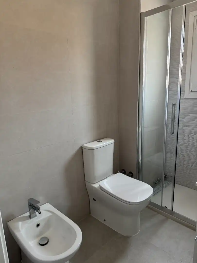 Bathroom of Flat for rent in Sevilla  with Air Conditioner, Heating and Terrace