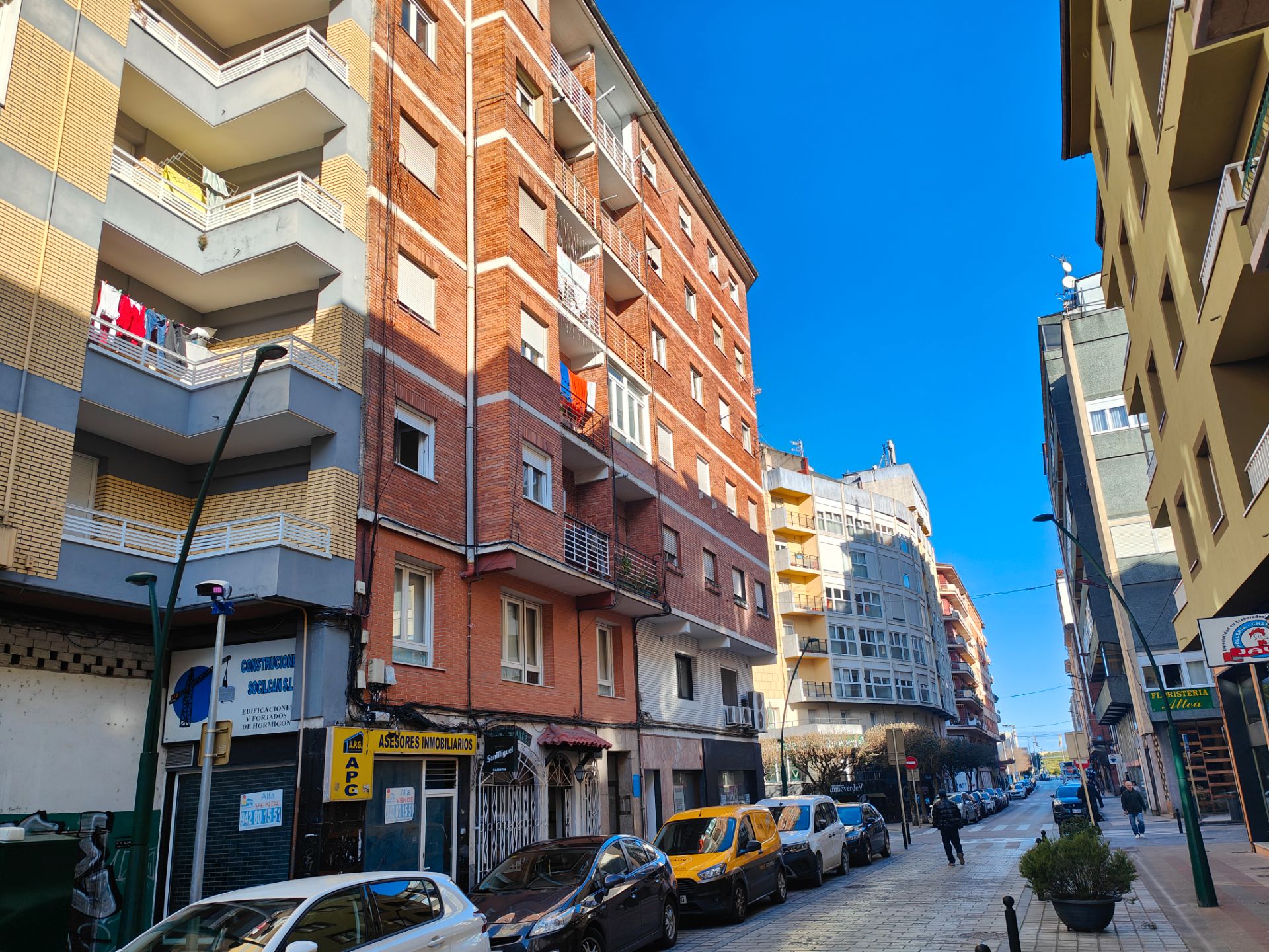 Vista exterior de Àtic en venda en Torrelavega  amb Calefacció, Parquet i Terrassa