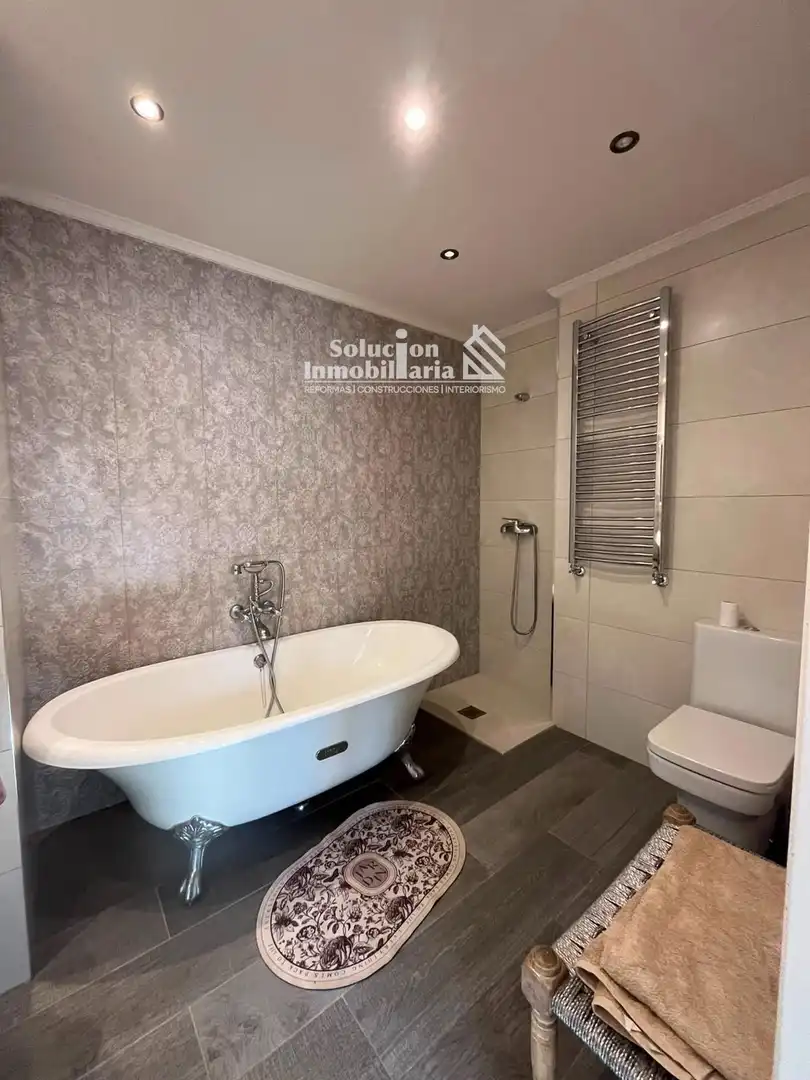 Badezimmer von Dachboden zum Verkauf in Salamanca mit Klimaanlage, Heizung und Terrasse