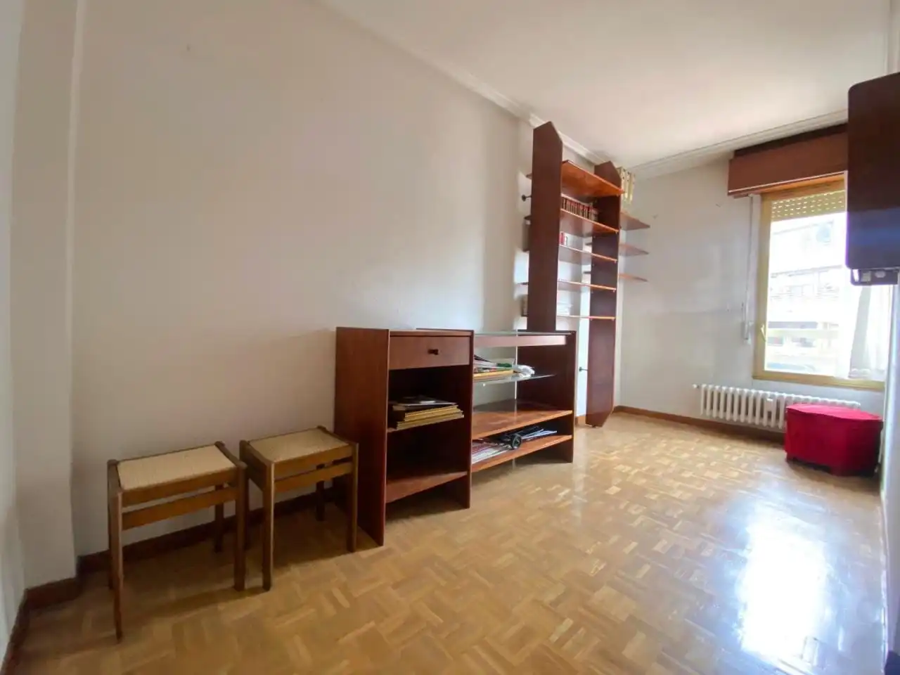 Sala d'estar de Àtic en venda en León Capital  amb Calefacció, Parquet i Terrassa