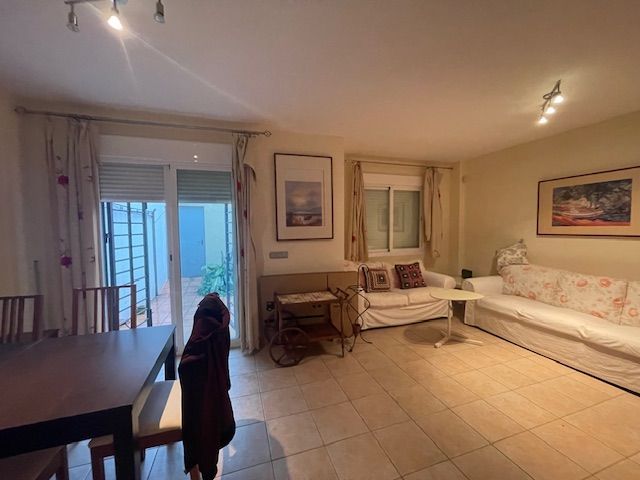Sala d'estar de Casa adosada en venda en Algeciras amb Terrassa, Traster i Forn