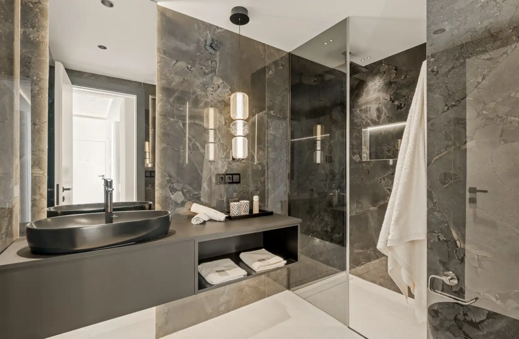 Baño de Ático en venta en Estepona con Terraza, Piscina y Amueblado