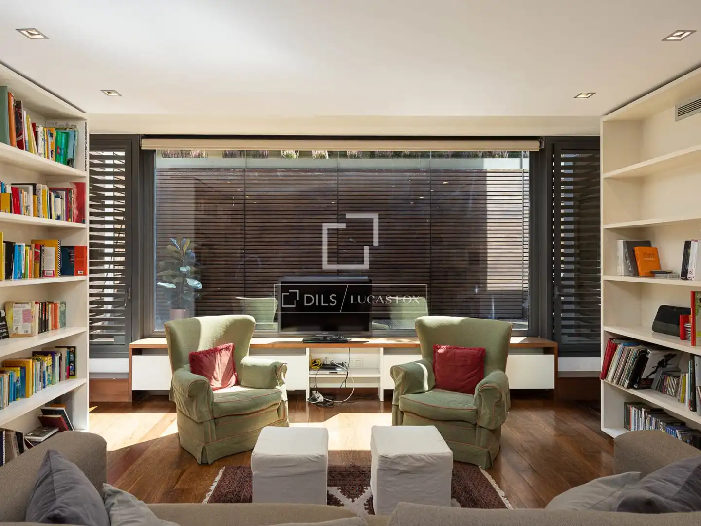 Sala d'estar de Casa o xalet en venda en Barcelona amb Aire condicionat, Calefacció i Jardí privat