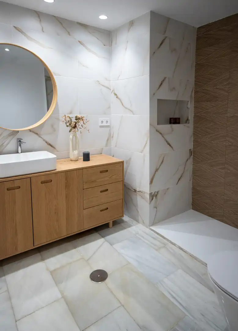 Bany de Apartament en venda en Estepona amb Terrassa, Piscina i Piscina comunitària