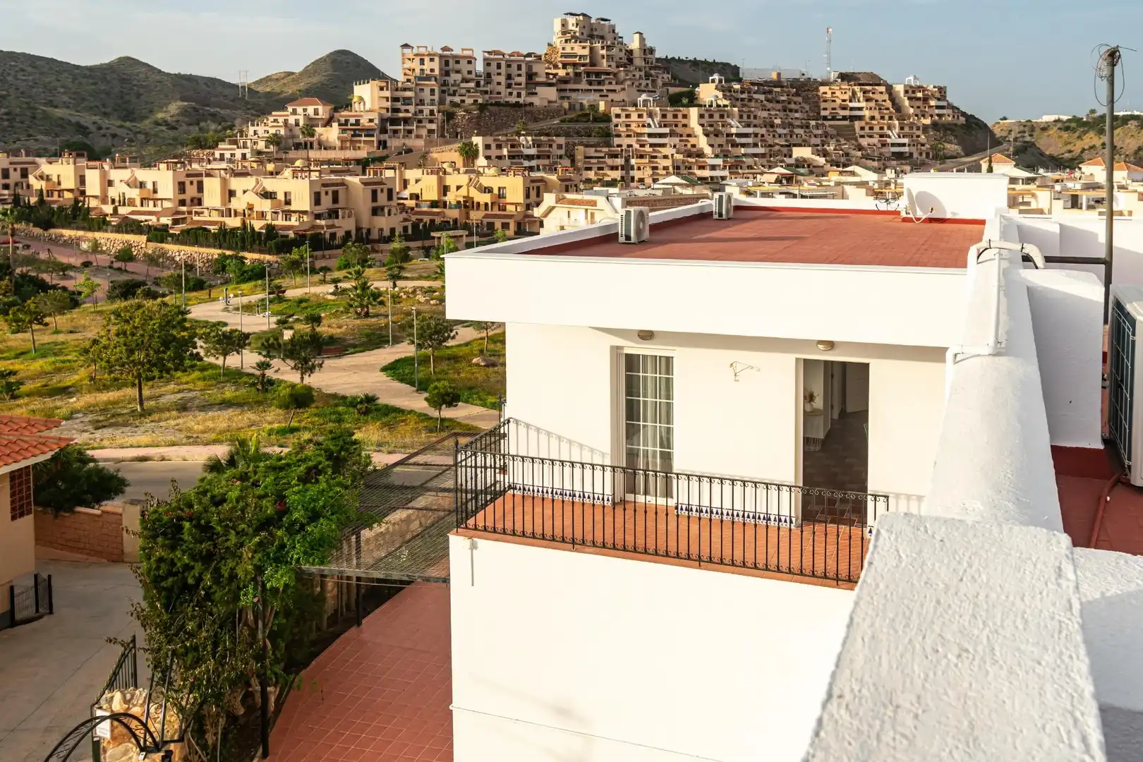 Vista exterior de Casa o xalet en venda en Águilas amb Aire condicionat, Jardí privat i Terrassa