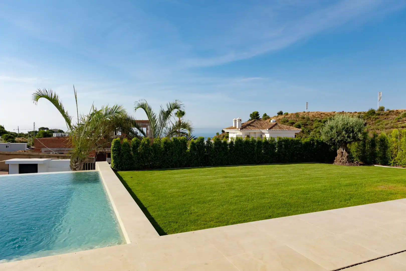 Casa con piscina en venta en El Faro de Calaburra - Chaparral