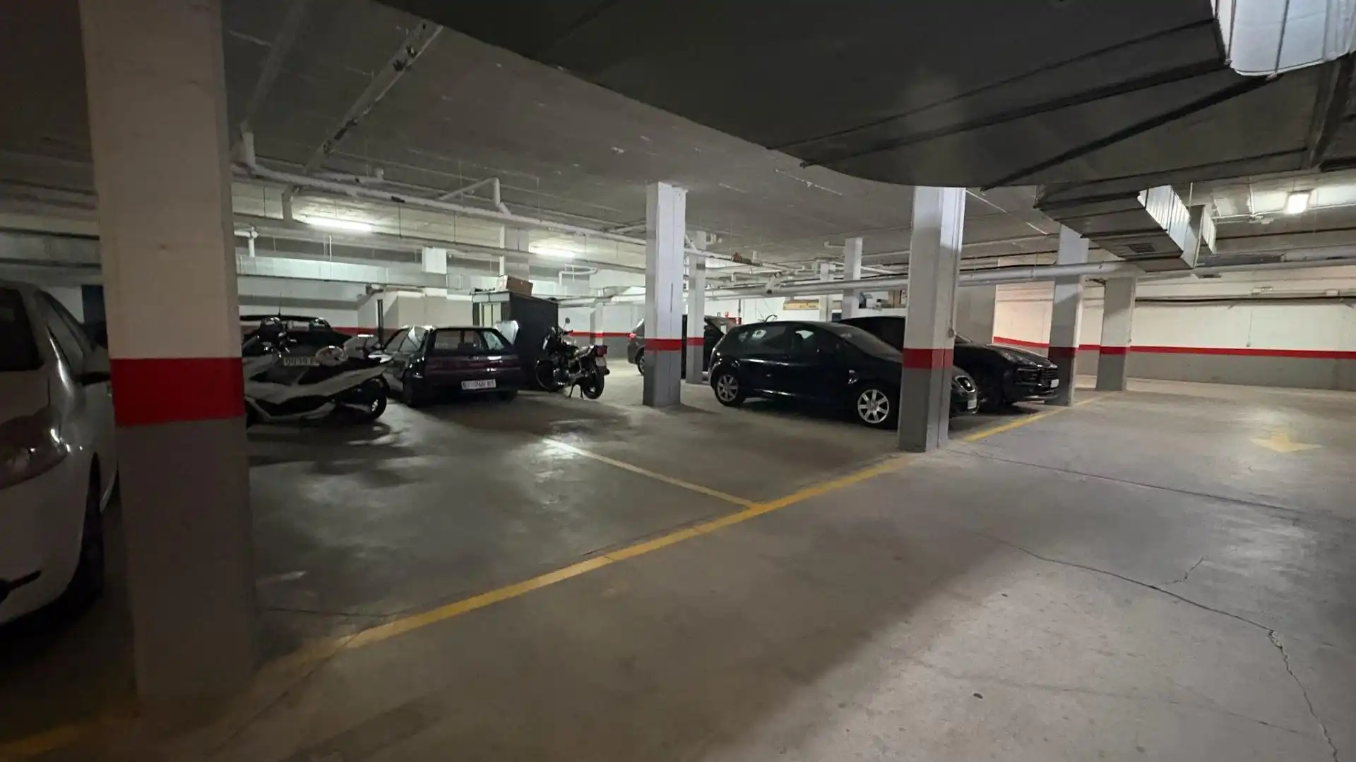 Parking de Piso en venta en Torremolinos con Aire acondicionado, Balcón y Piscina comunitaria