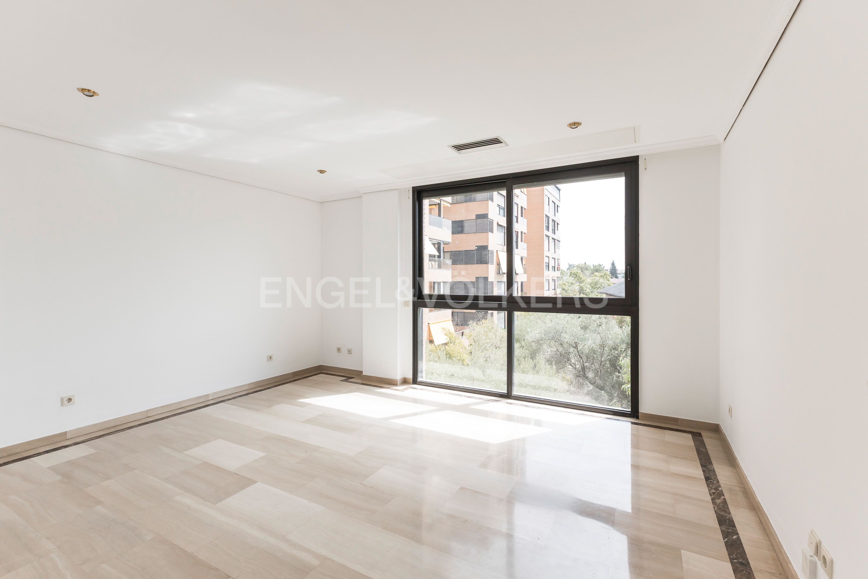 Exterior view of Apartment to rent in  Madrid Capital  with Air Conditioner, Heating and Furnished
