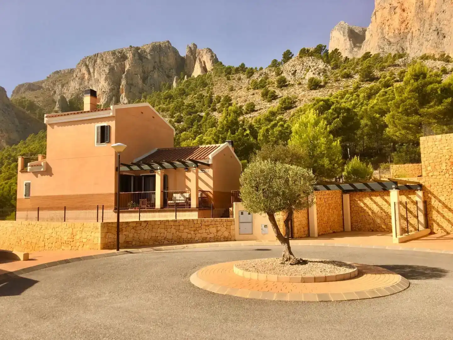 Exterior view of Flat for rent in Polop  with Air Conditioner, Private garden and Parquet flooring