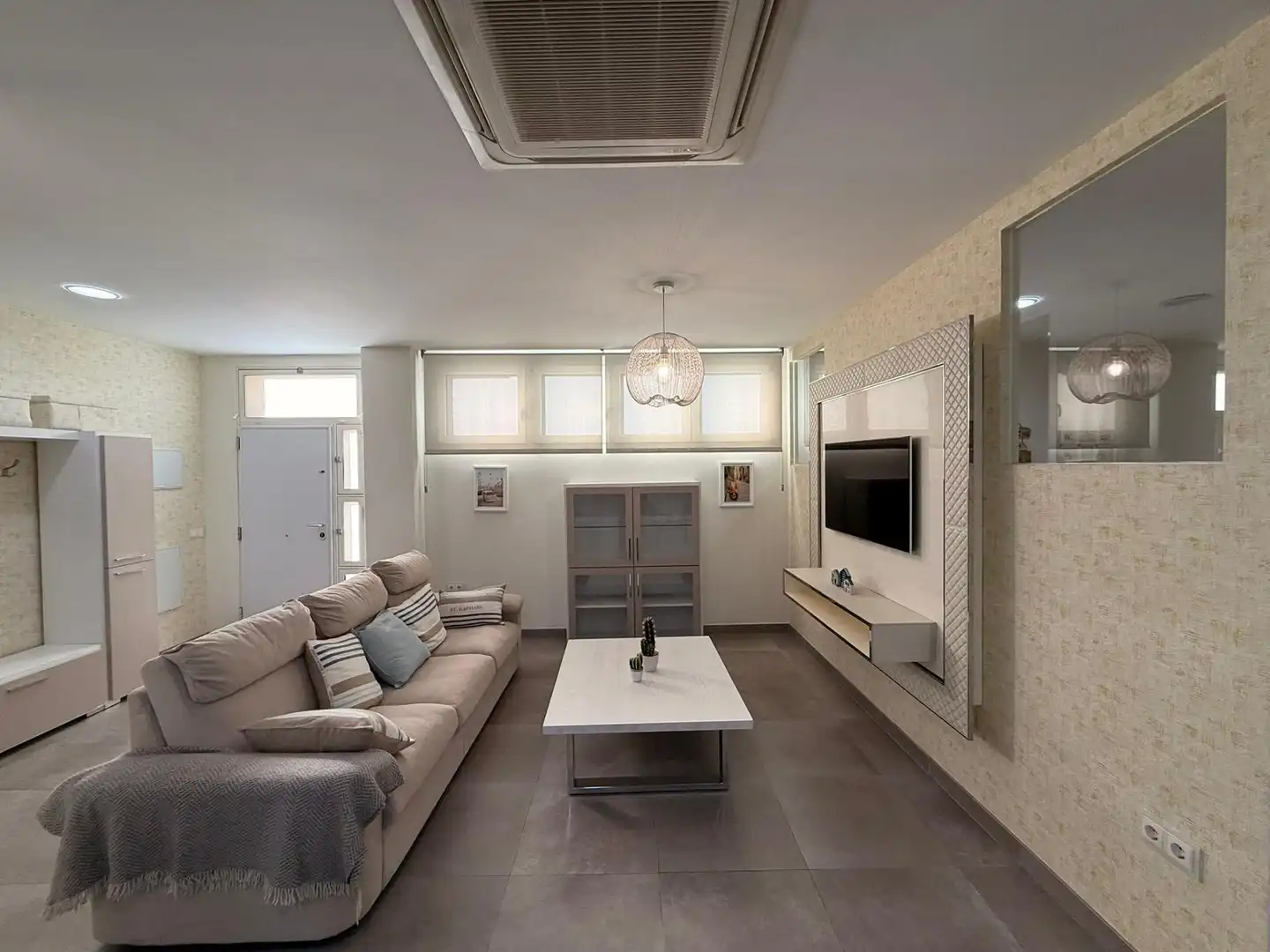 Wohnzimmer von Wohnung zur Miete in Córdoba mit Klimaanlage, Privatgarten und Möbliert