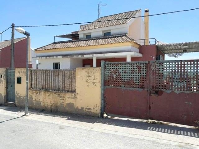 Vista exterior de Casa o xalet en venda en Villaverde del Río amb Terrassa