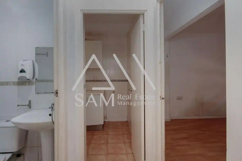 Cocina de Planta baja en venta en Santa Coloma de Gramenet