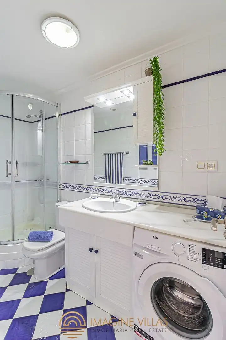 Baño de Apartamento en venta en La Manga del Mar Menor con Amueblado y Piscina comunitaria