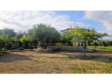 Maison rustique avec balcon à vendre à Ulldecona
