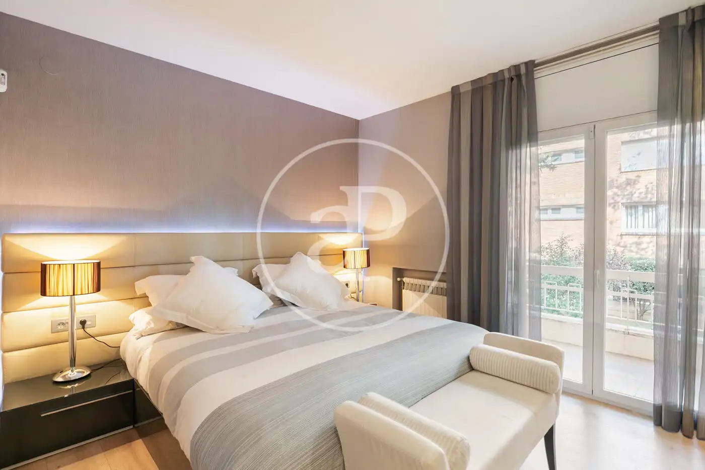 Habitación de Piso en venta en Barcelona con Calefacción, Jardín privado y Terraza