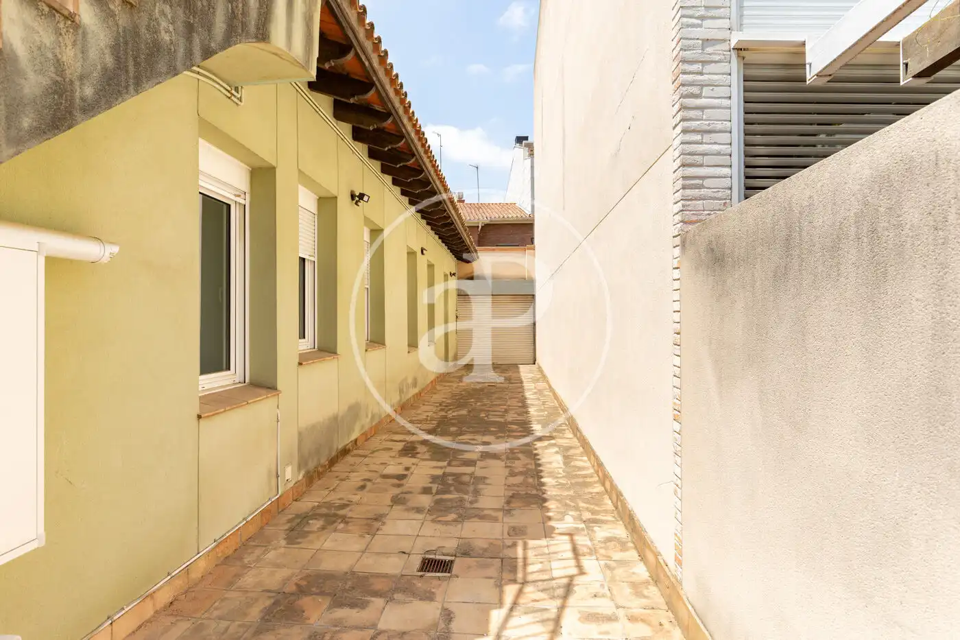 Vista exterior de Casa adosada en venda en Sabadell amb Aire condicionat, Calefacció i Jardí privat