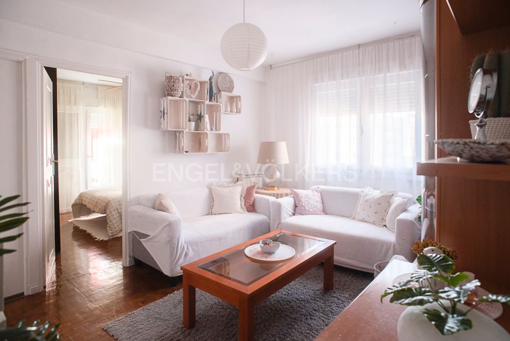 Sala de estar de Apartamento en venta en  Madrid Capital con Calefacción, Parquet y Terraza