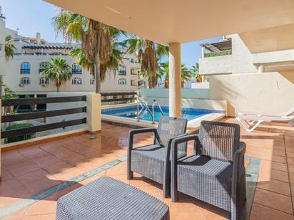 Terrasse von Wohnung zum verkauf in Estepona mit Klimaanlage, Terrasse und Schwimmbad