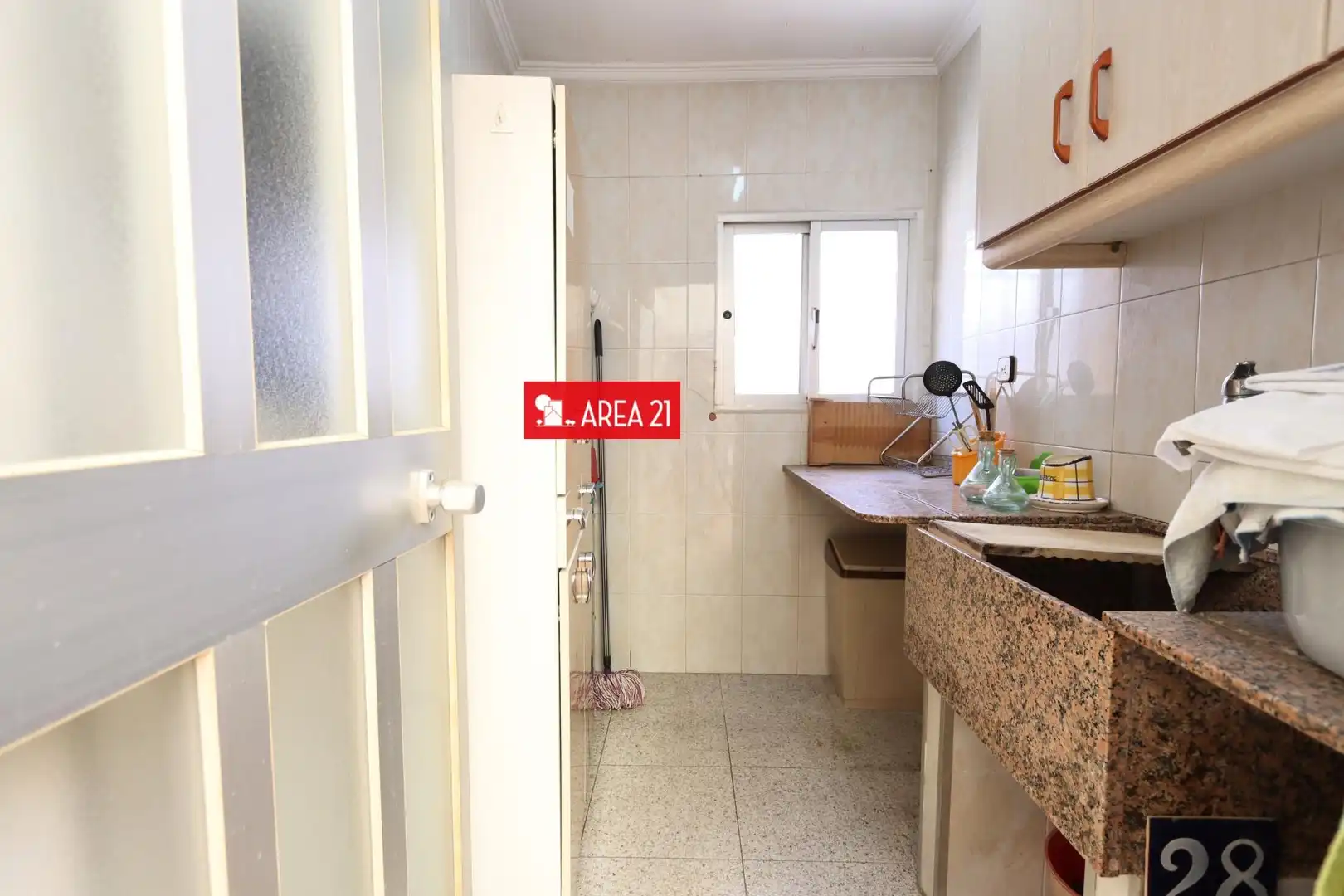 Cuina de Casa o xalet en venda en La Pobla de Vallbona amb Aire condicionat, Terrassa i Traster