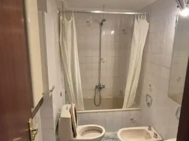 Bany de Pis en venda en Salamanca amb Piscina, Moblat i Balcó