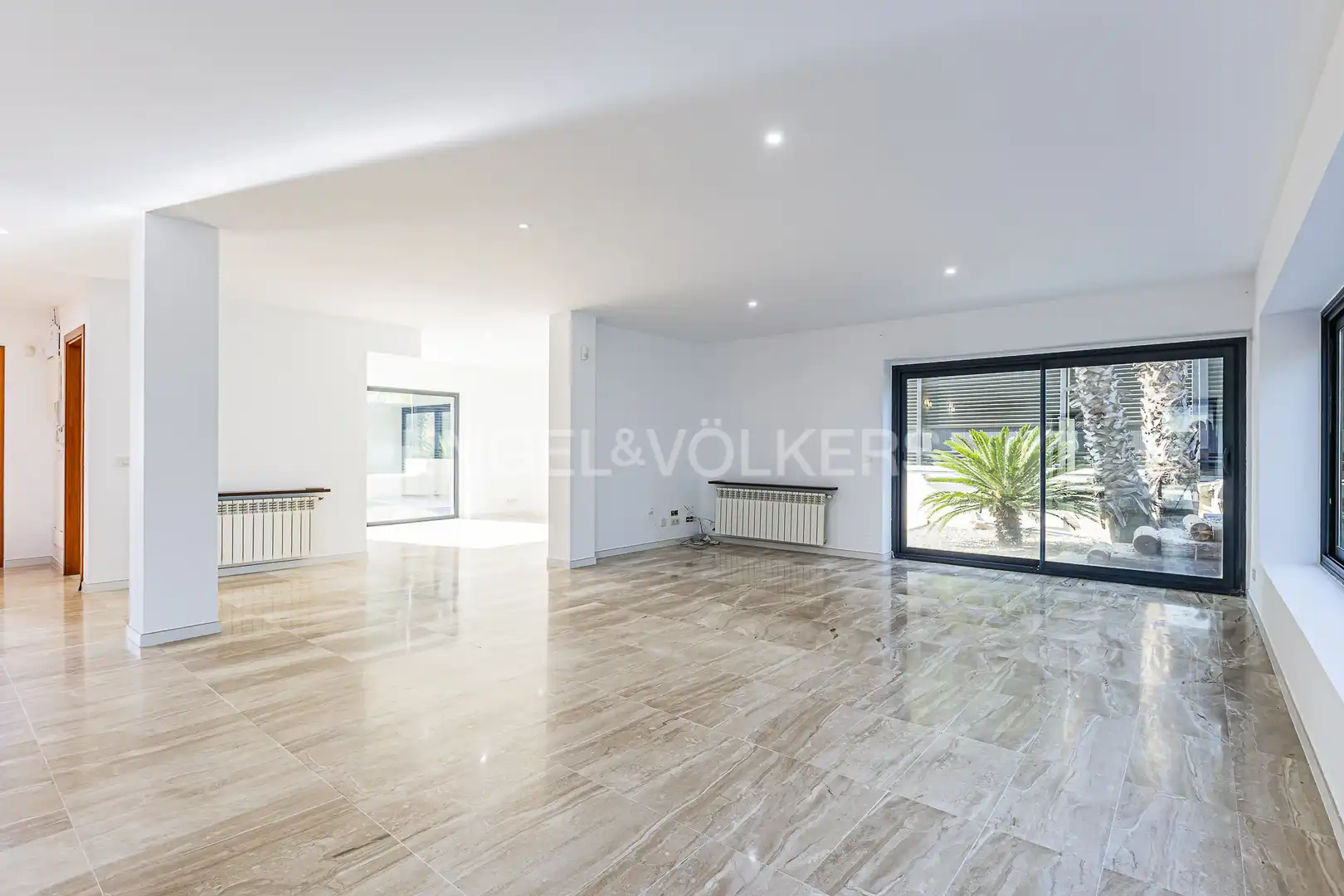 Living room of Houses for sale in Sant Cugat del Vallès  with Air Conditioner, Heating and Private garden