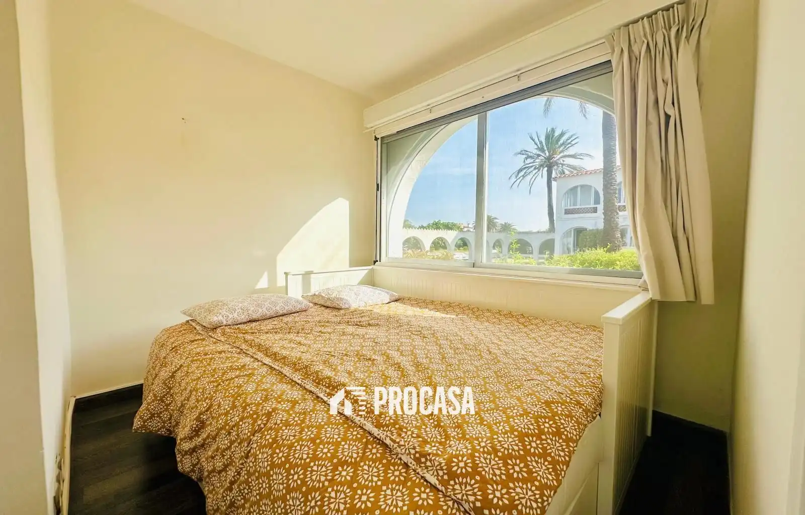 Schlafzimmer von Wohnung zum Verkauf in Empuriabrava mit Klimaanlage, Heizung und Terrasse