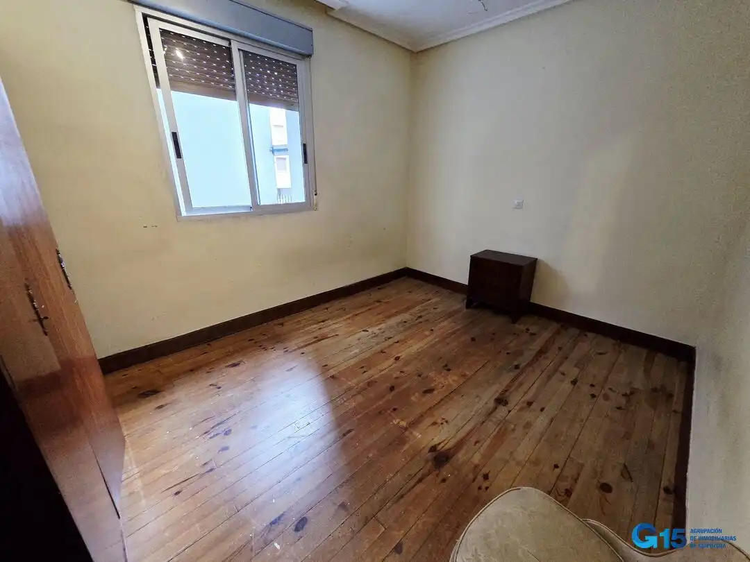 Bedroom of Flat for sale in Errenteria