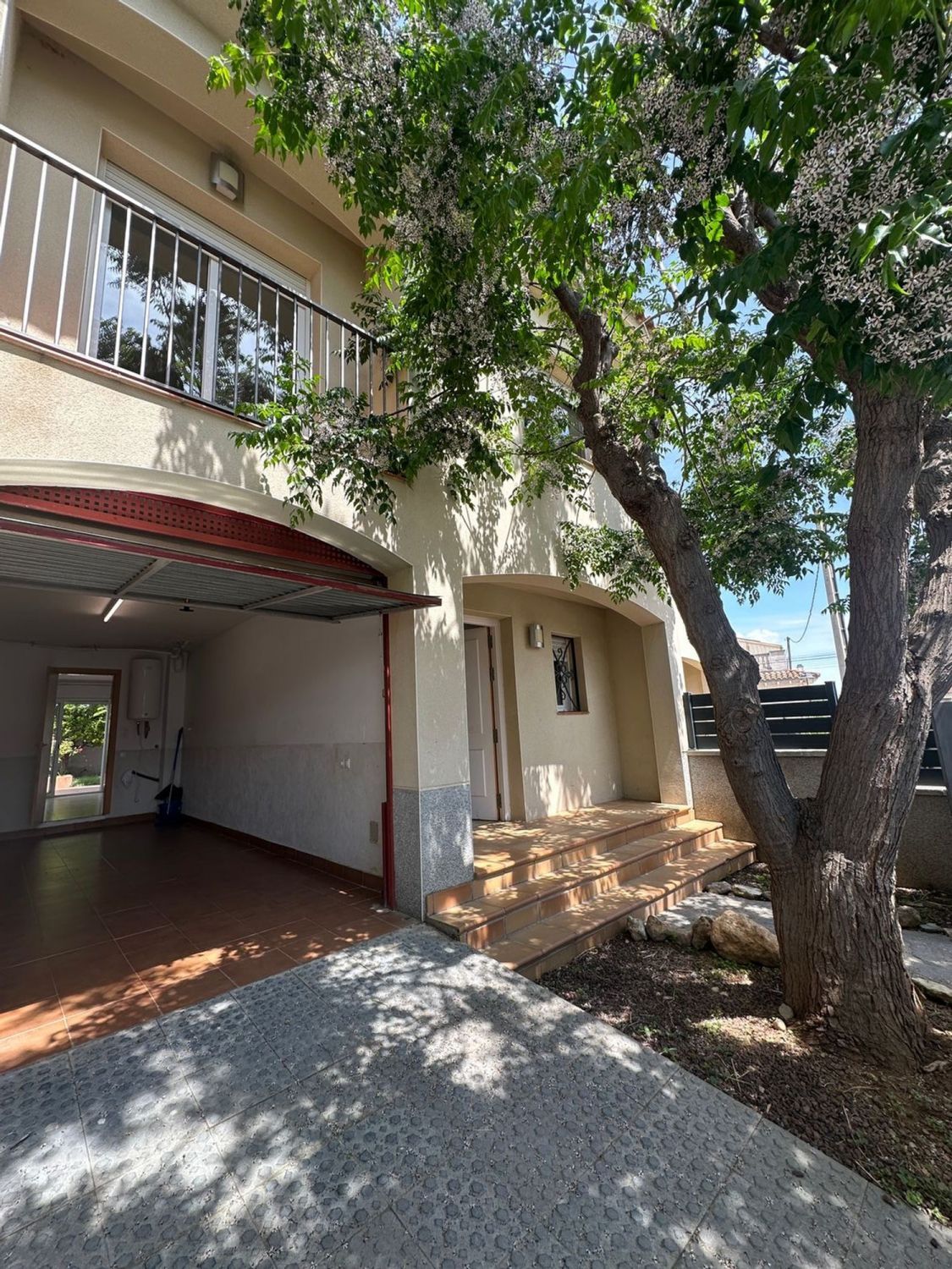 Vista exterior de Casa o xalet en venda en Castellet i la Gornal amb Aire condicionat, Jardí privat i Terrassa