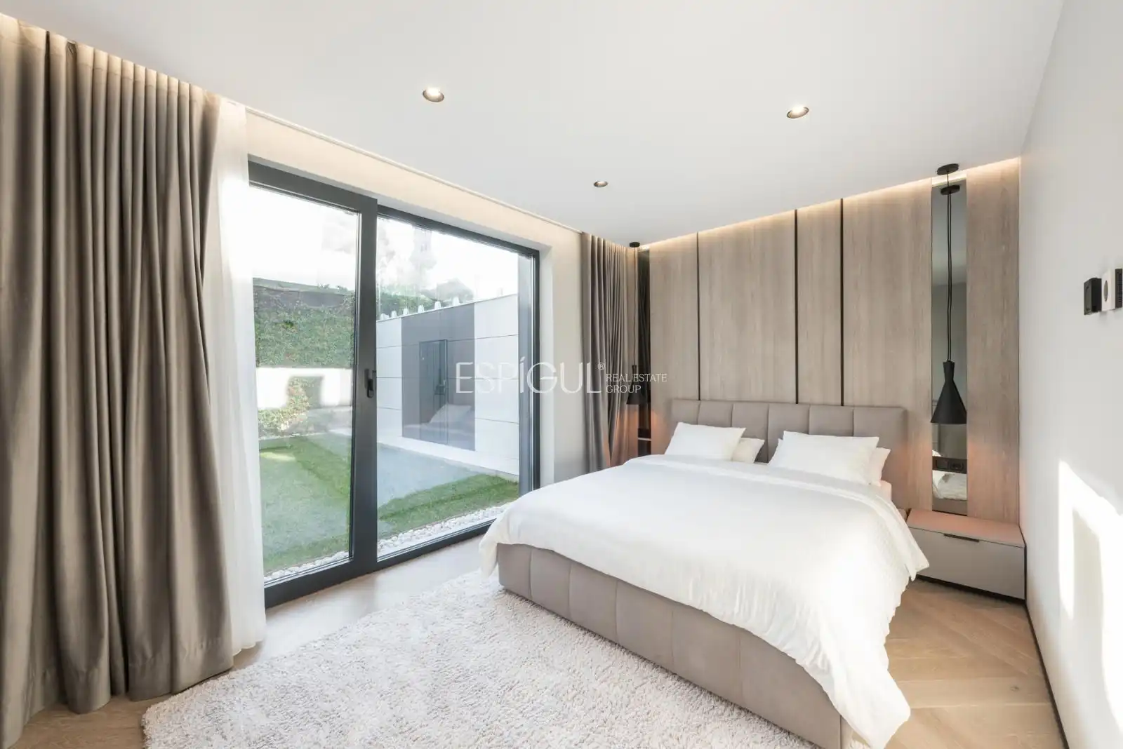 Bedroom of Houses for sale in Castelldefels  with Air Conditioner, Heating and Parquet flooring