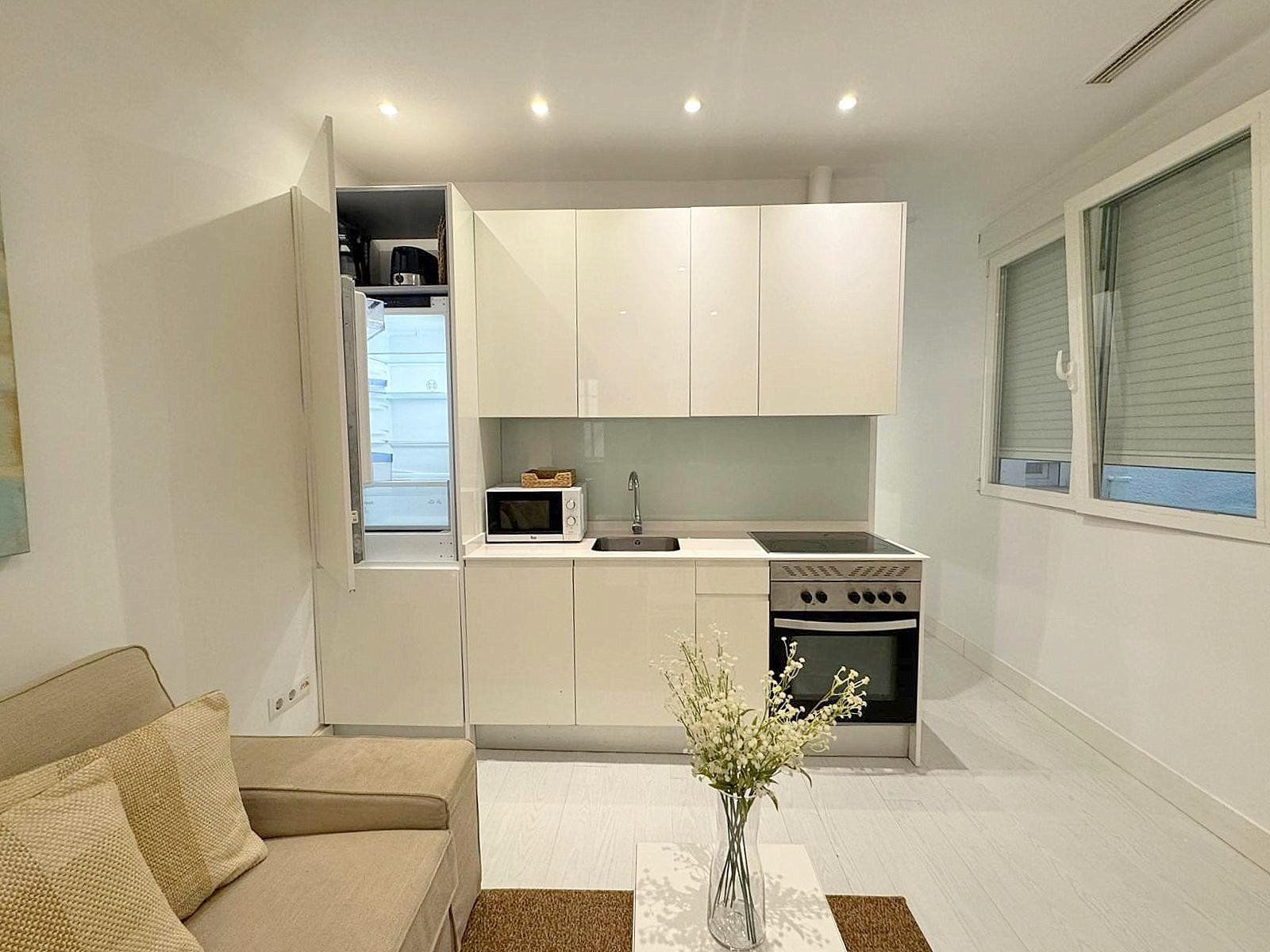 Kitchen of Flat to rent in  Madrid Capital  with Air Conditioner, Heating and Furnished