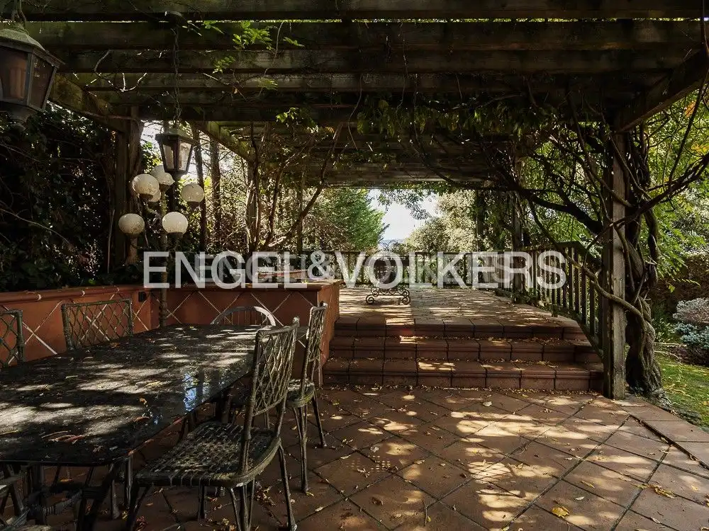 Terrasse von Country house zum Verkauf in Seva mit Klimaanlage, Heizung und Privatgarten